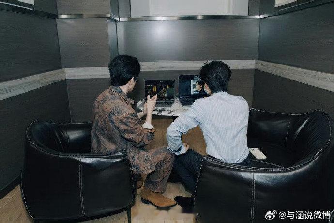 陈哲远曾舜晞坚持手搓的手艺人谁懂这份手搓快乐，陈哲远曾舜晞坚持手搓，粉丝也跟着成