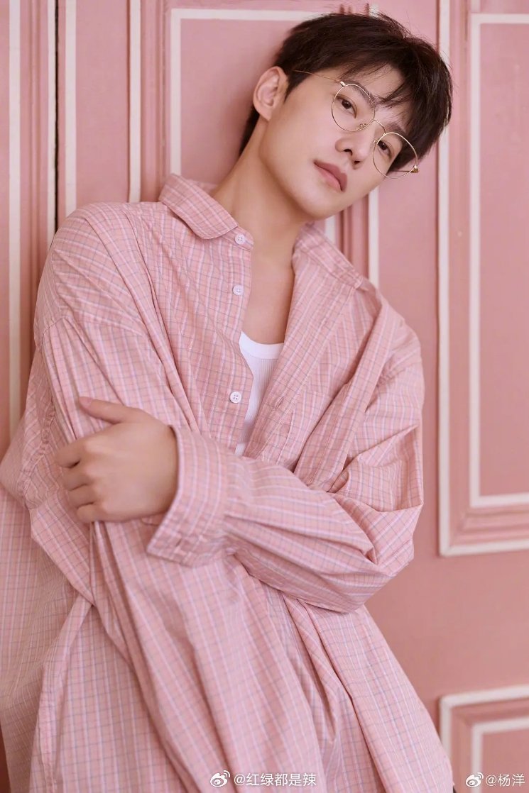 杨洋，成毅端午营业照 ​​​