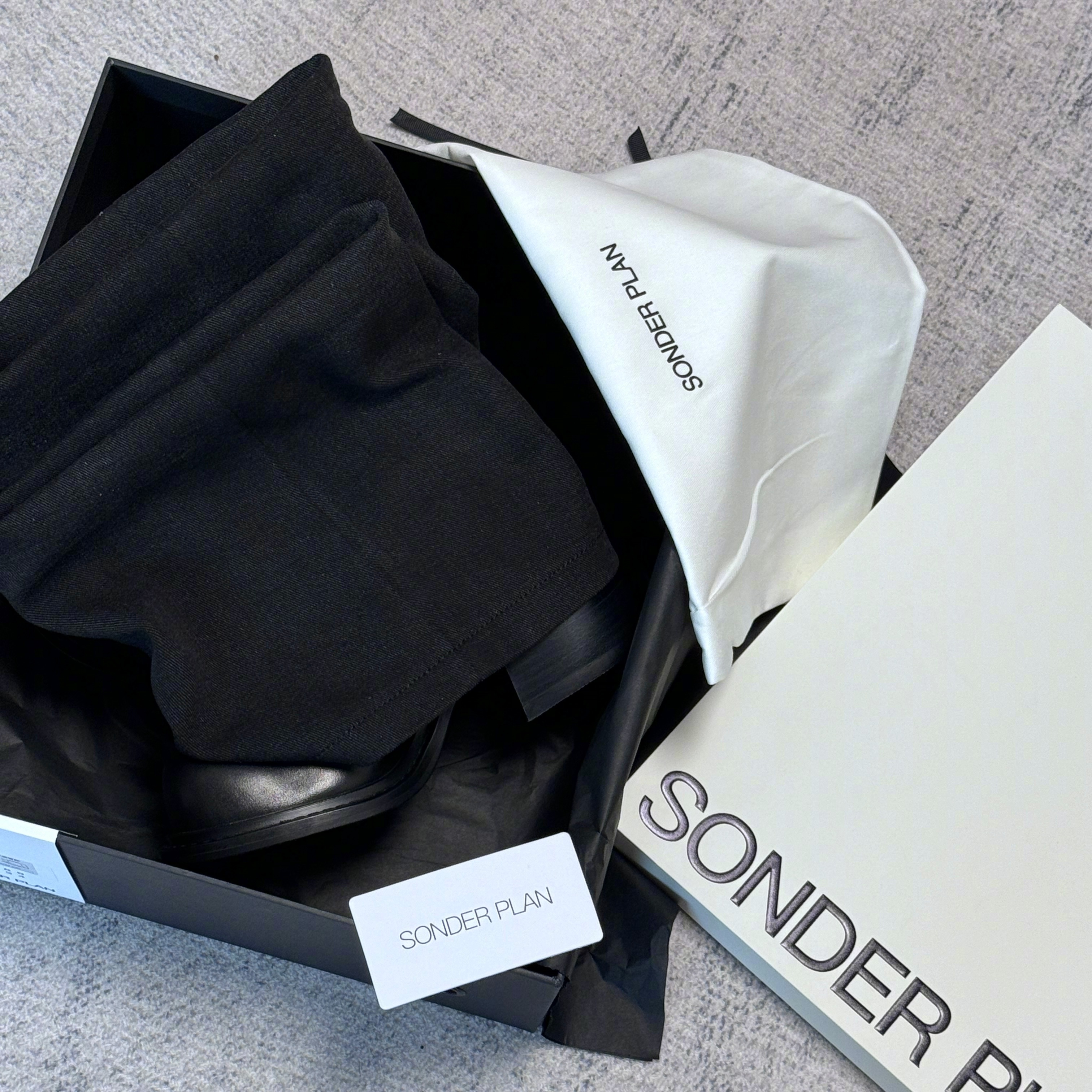 三月购物分享🛍️𝐒𝐎𝐍𝐃𝐄𝐑 𝐏𝐋𝐀𝐍：黑牛仔裤管靴，太有