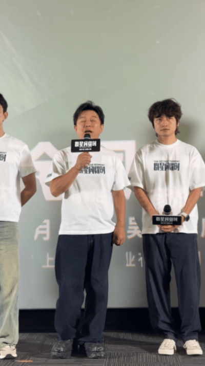 黄渤谈演科学家电影群星闪耀时和以往角色截然不同，黄渤坦言演绎科学家存在不小难度。