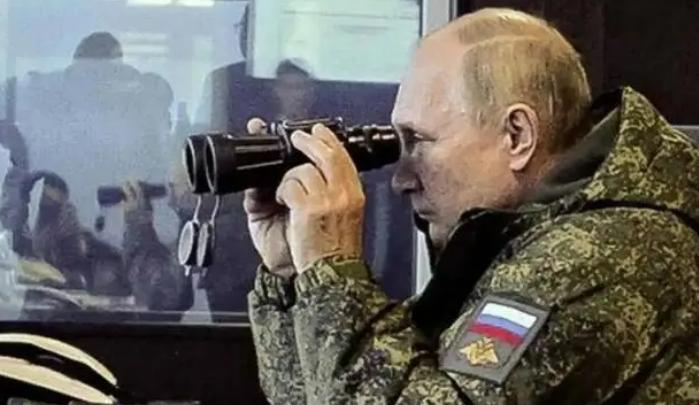 泽连斯基还没见到特朗普，但他已经收到噩耗；普京穿上军装，宣布一个重大决定！
 