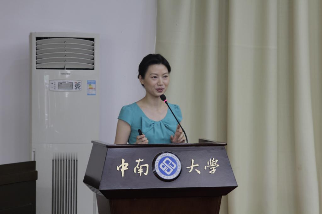 中南大学美女教授杨雨，我和李清照一样："好酒、好赌，还好色" 
2008年春，中