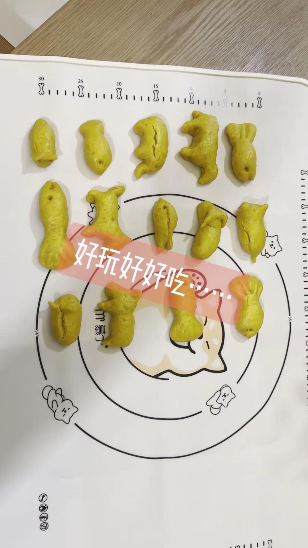 哇哦！超可爱的鱼形面食。🍥谁懂啊！这个鱼形面食真的萌到我了，咬一口软乎乎的，做
