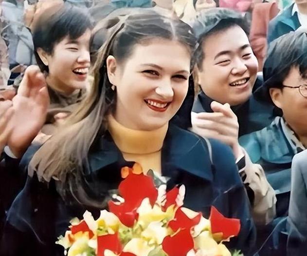 1998年，乌克兰女子娜佳远嫁到河南，婚后8年的时间里，她与丈夫生了3个儿子，可