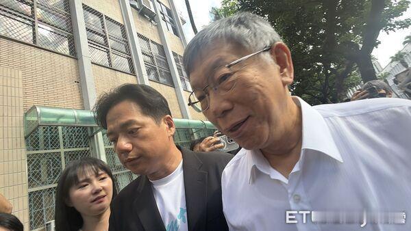 京华城案二审开庭！柯文哲现身高院　陈珮琪紧随相伴
台湾民众党前主席柯文哲涉京华城