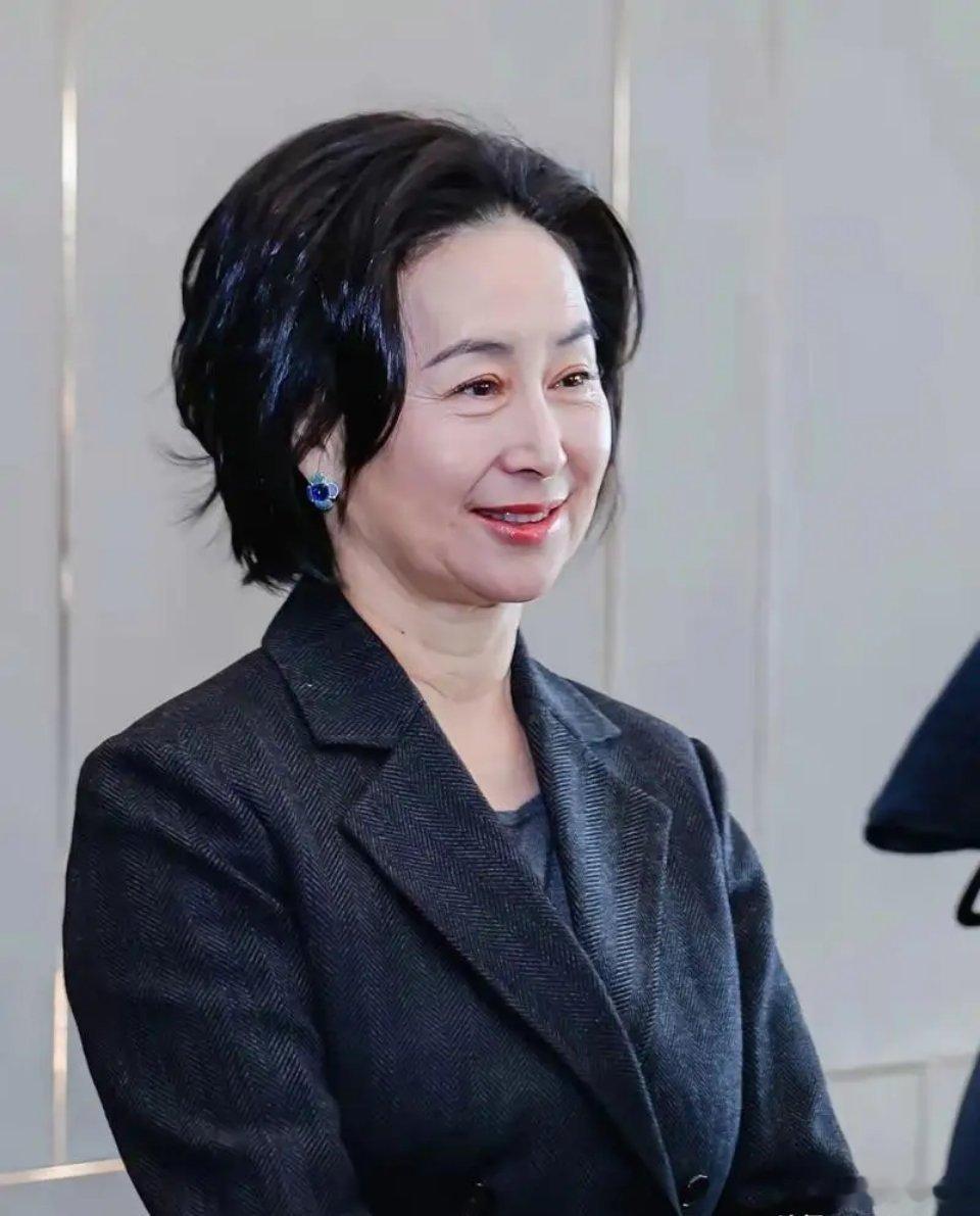 赌王去世6年，香港官方发文表彰，35岁的何猷启终于为三房争了光 