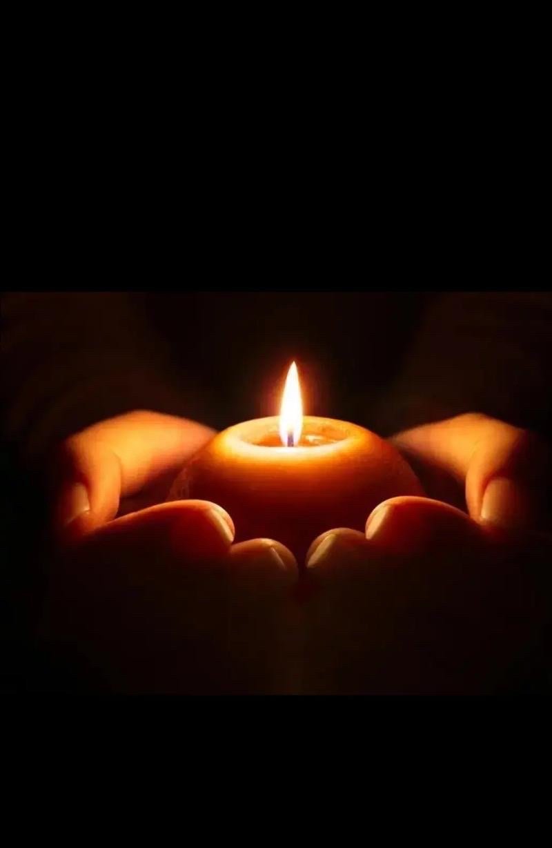 愿生者平安，逝者安息。香港火灾已有55人遇难香港起火大楼内发现生还者