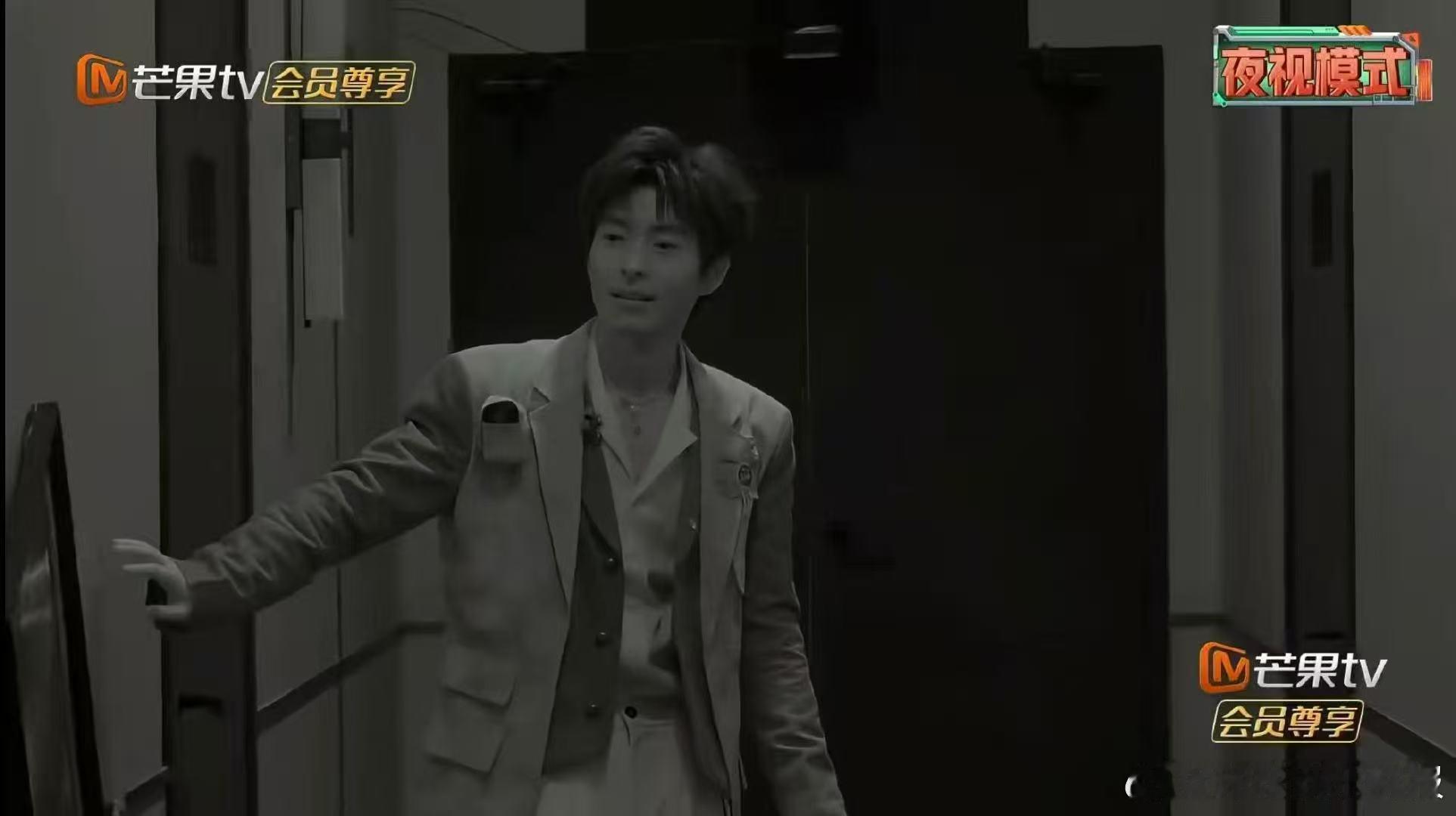 文韬轻松拿捏单线任务 密室大逃脱大神版 看文韬做单线任务也太解压了吧！一步到位不