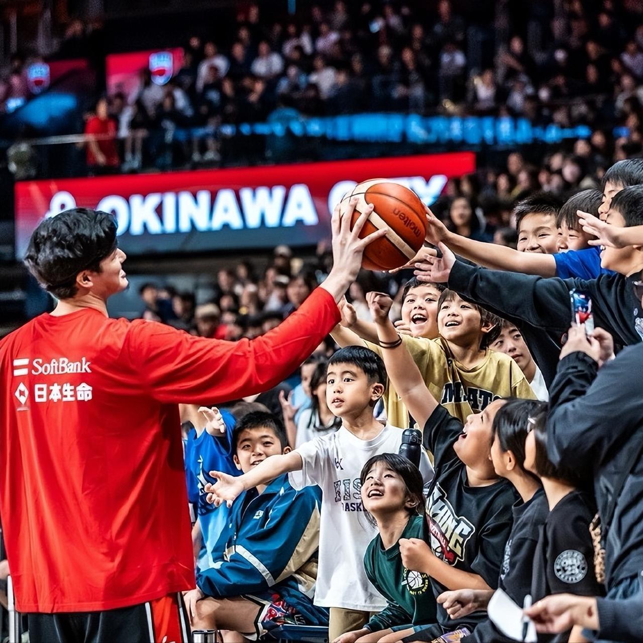 相比我们的闭门苦练，日本男篮太放松了。

本来就比我们少集训了两周，日本男篮刚集