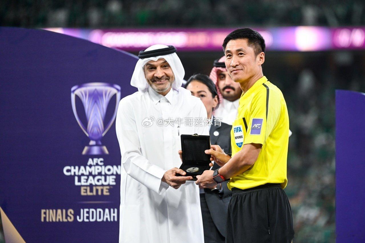 因误判提前回国？马宁回击沙特媒体：今天真回国了，带着奖牌🤭04月27日讯 亚冠