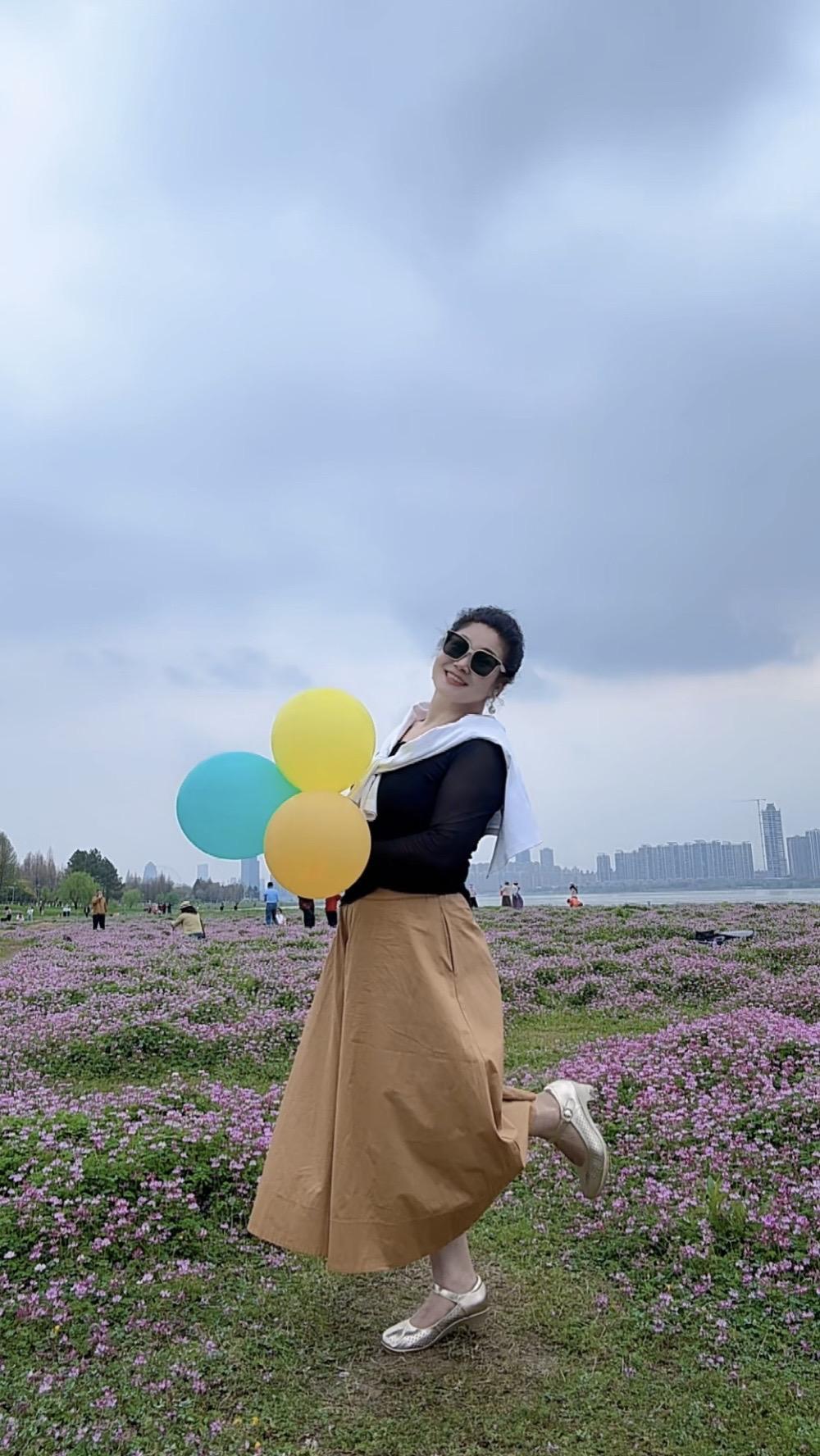 中年以后最好的状态就是销声匿迹半隐半藏除了赚钱和日常生活以外不需要太多...