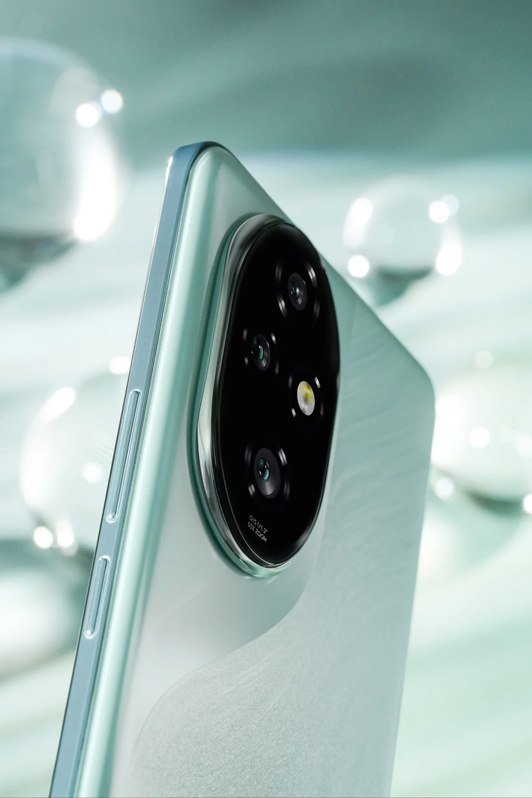 荣耀200和荣耀100的外观设计，这次为什么突然变了，我觉得荣耀100的后置大半...