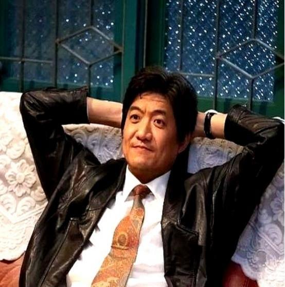 宁可赔偿500万违约金，也要换掉男主角。当年拍《康熙王朝》，投资方铁了心要焦晃演