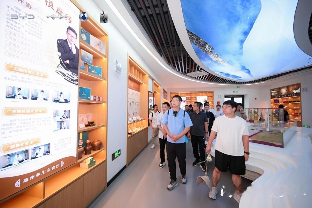闪充等硬核新能源技术赋能，比亚迪全程护航2026丝绸之路万里行 

就在最近，2