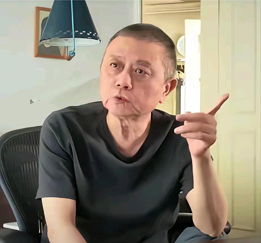 67岁的王朔说，现在身体差，都不敢离开北京了，身上多种病，经常吃药，血糖高，不宜