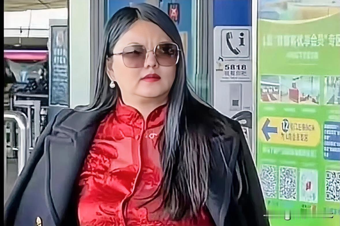 岁月不饶人！当年美丽动人的李湘真的不敢认了！细看这原来是湖南台当年的当家花旦，这