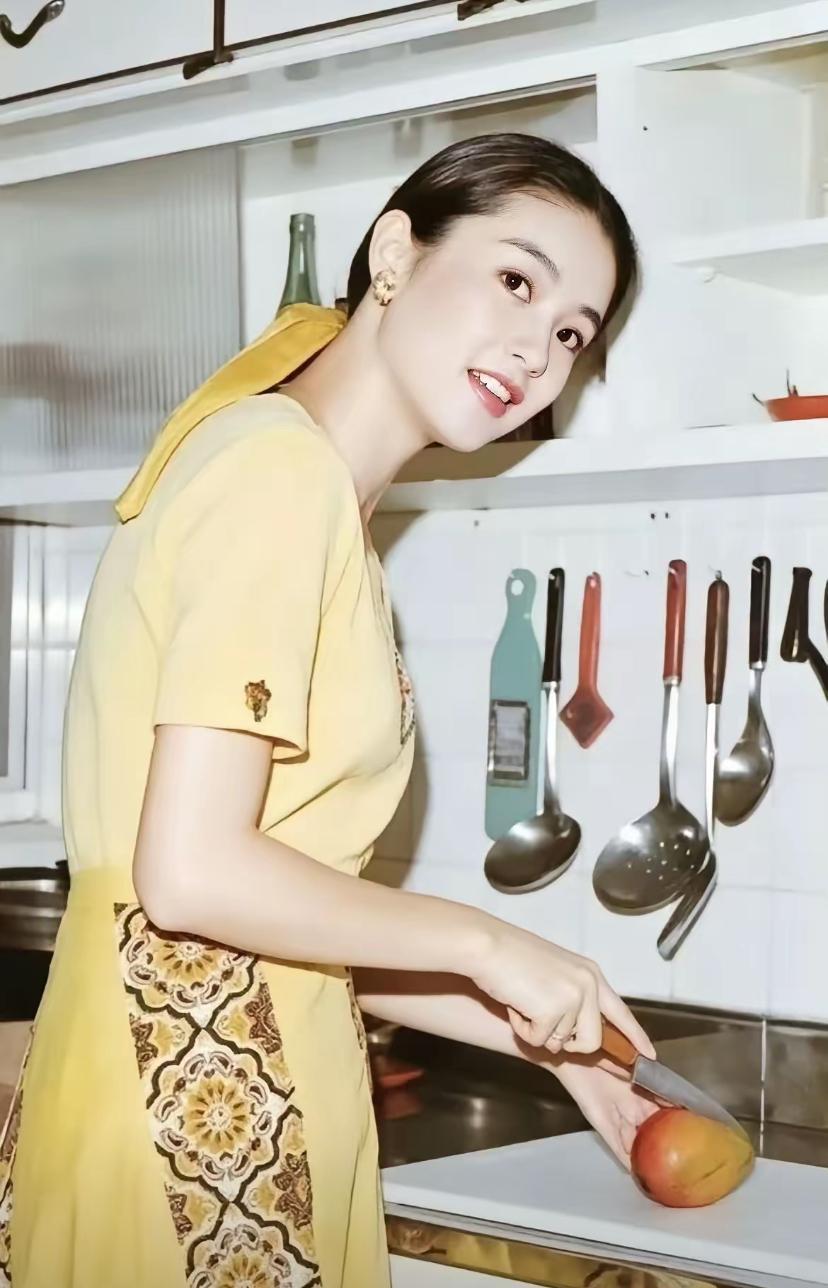 林青霞70年代经典素颜老照片，带你重温这份独有的年代美感。镜头里的林青霞当时只有