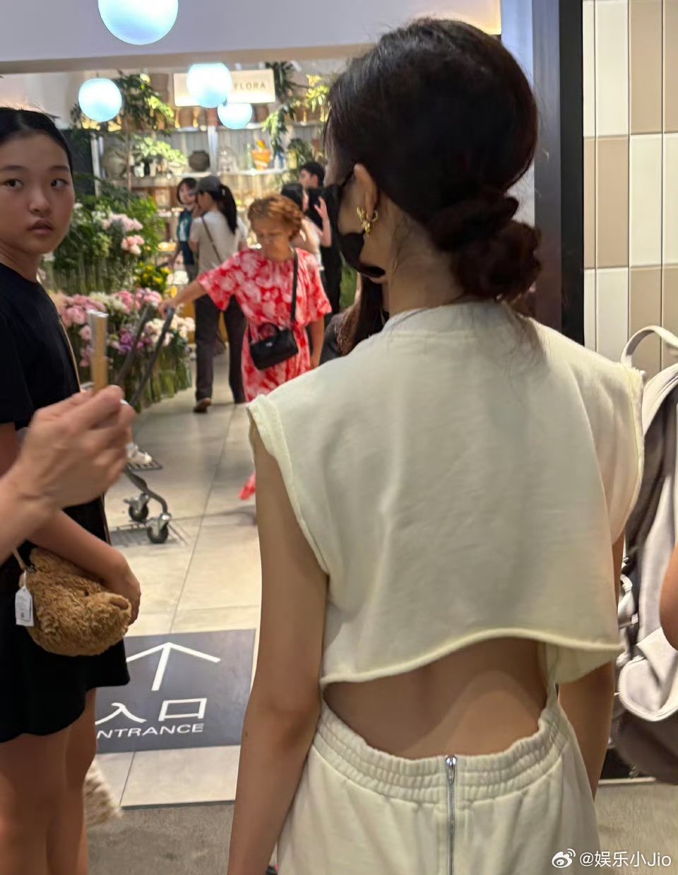 一家子就这么到处去玩[馋嘴][馋嘴] 星二代再加独生女的含金量是一等一的阿那亚偶
