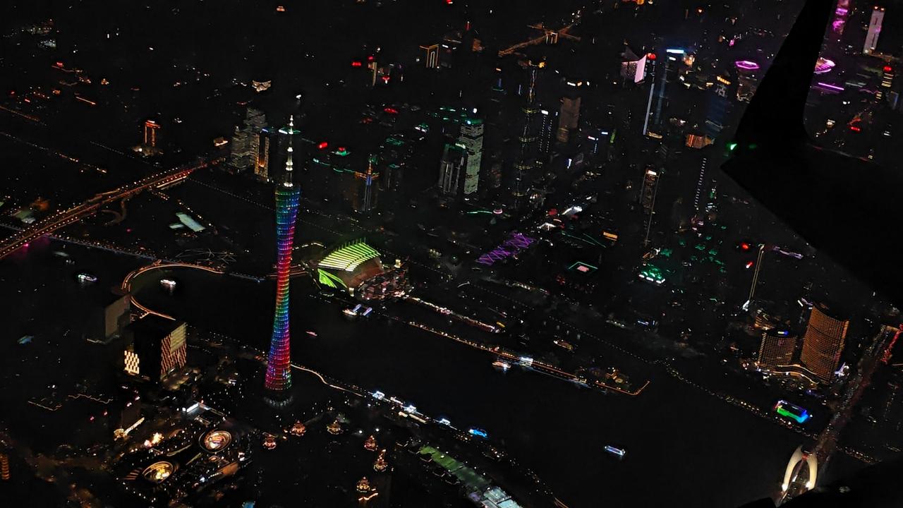 来广州的朋友，飞机降落广州，你是否觉得每次都会先绕行广州市区一圈，再降落白云机场