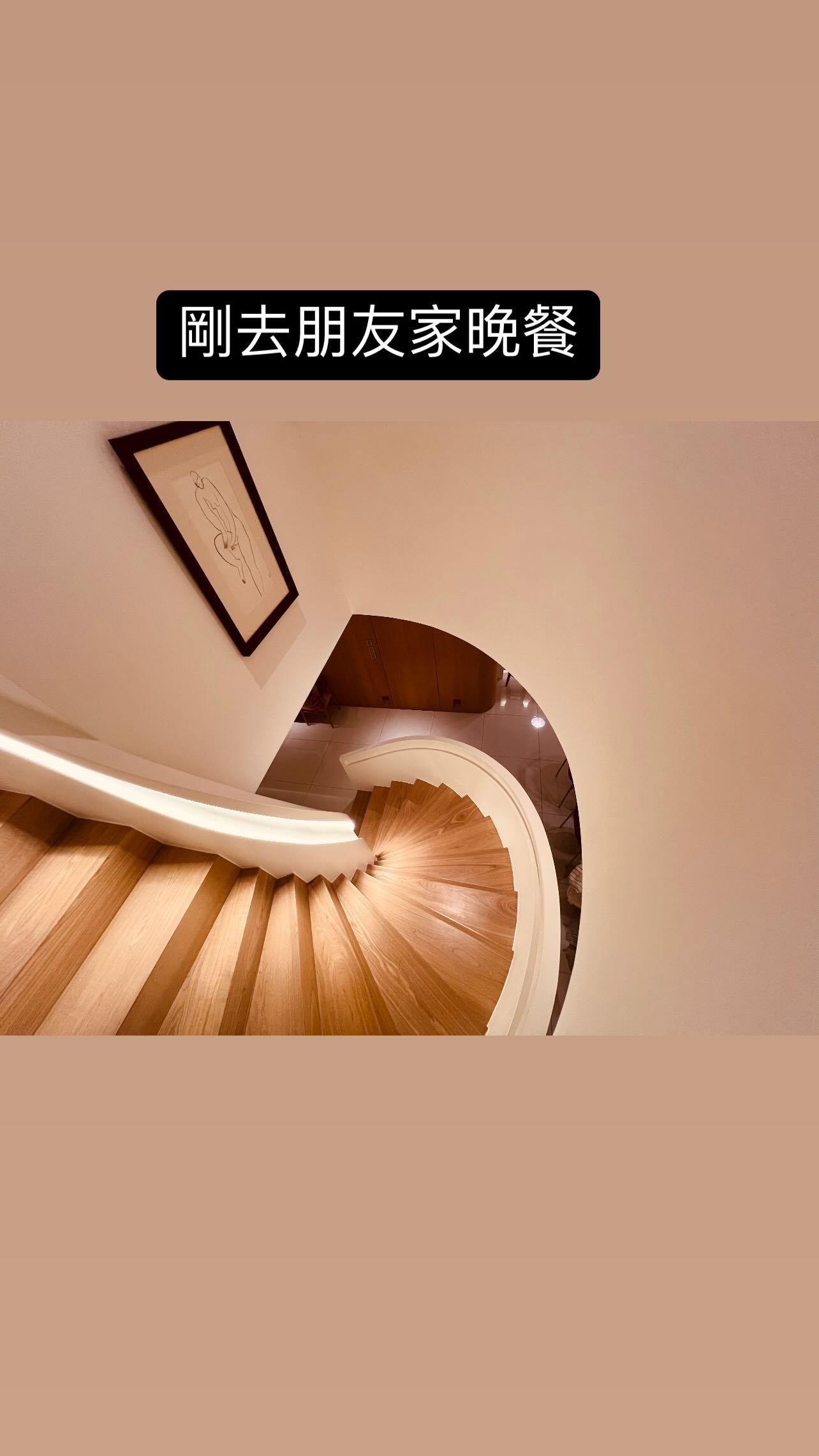#周杰伦[超话]# 杰伦：刚去朋友家晚餐 菜单手稿搭配后面Monet手稿 用心的