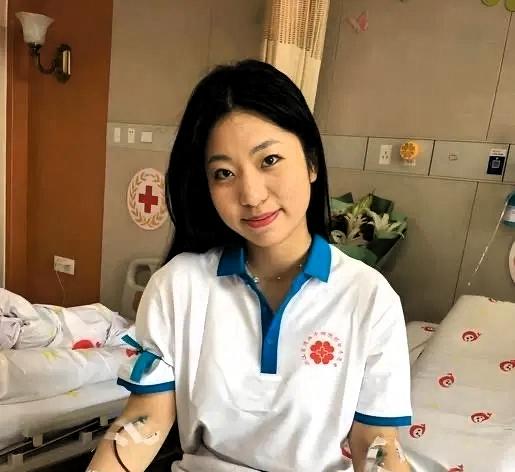 杭州21岁女孩在一家公司实习，突然向老板请假十天，老板怒气冲冲的问：“请这么多天