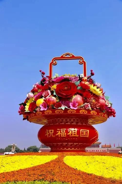 #上联：普天同庆迎国庆。请诗友下联#
普天同庆迎国庆
举国齐欢庆华诞