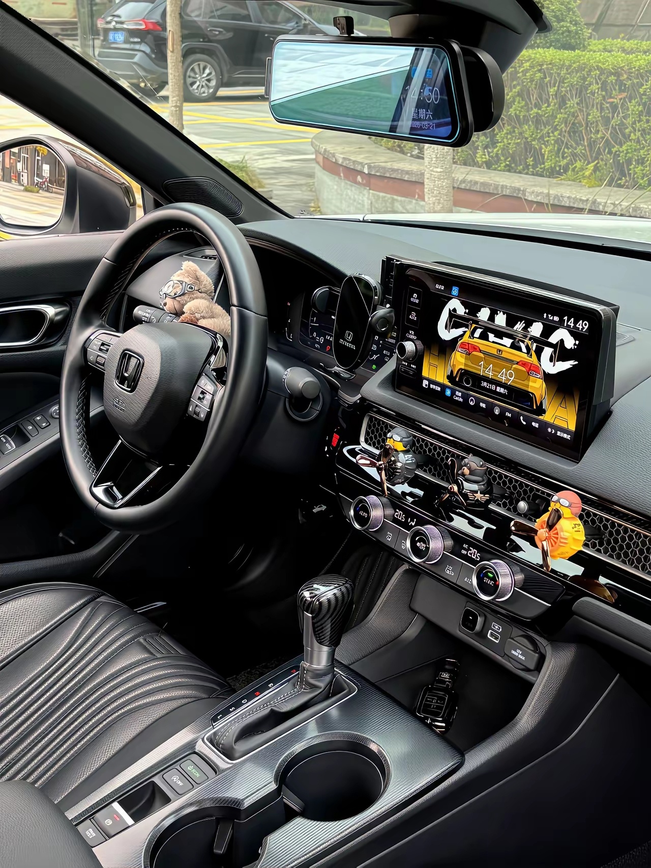 十多万我建议你买本田思域，不仅动力强、配置高，而且还很省油，车内空间大，跑高速底