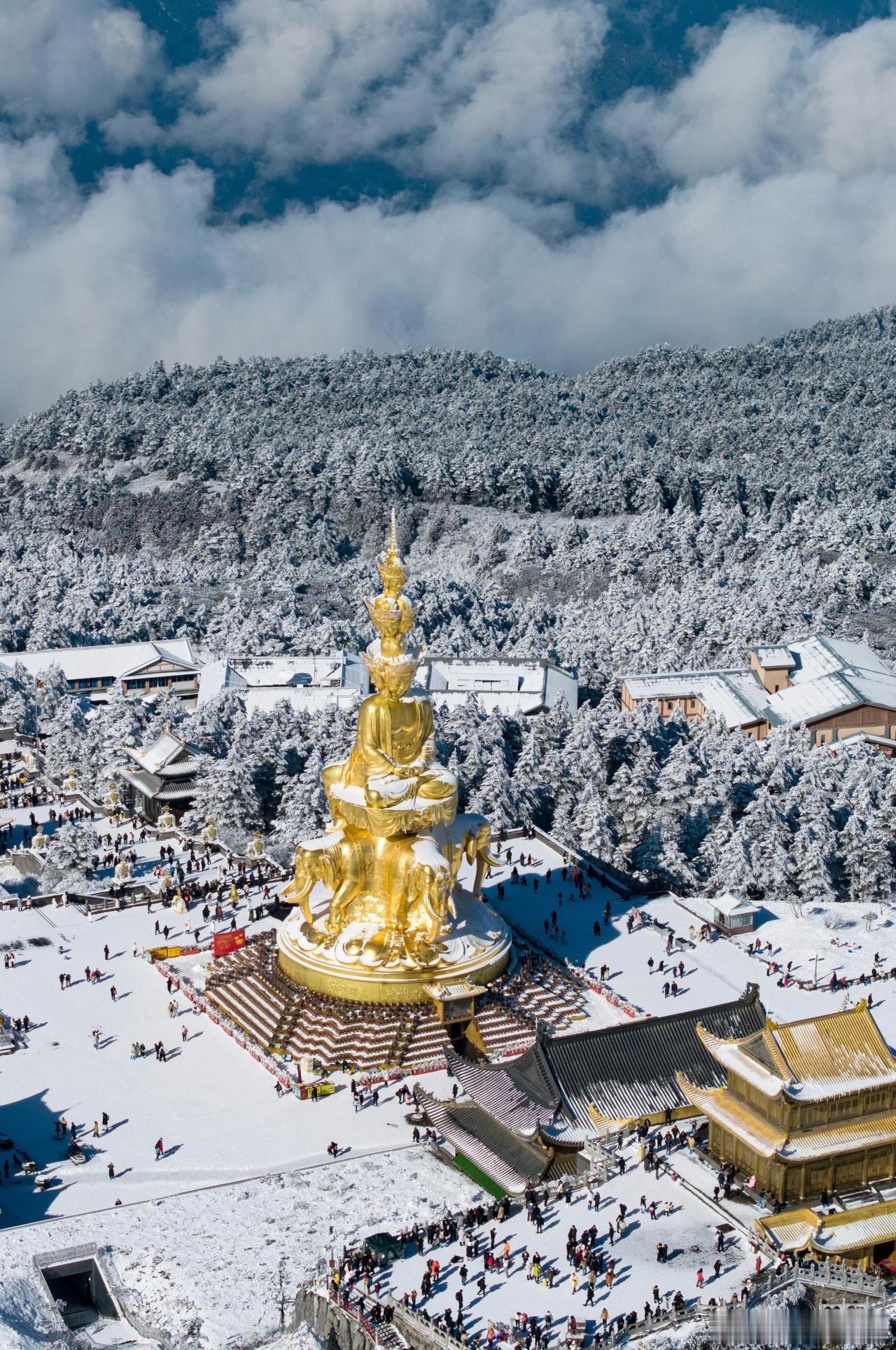 得散户者得天下，峨眉山A因推出持股500股以上免峨眉山门票的活动，今日开盘即涨停