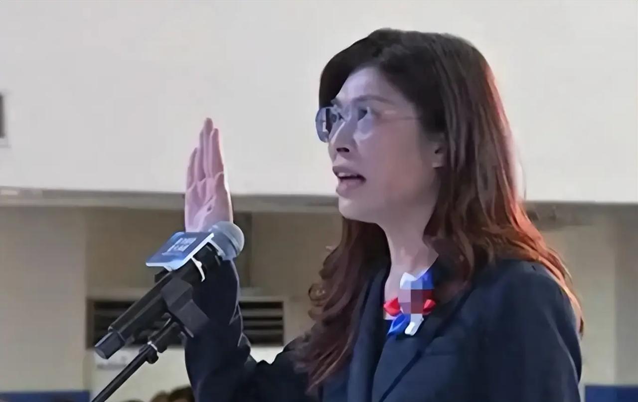 郑丽文“不敢提统一”！很多人以为她只是在学马英九“打太极”、“玩模糊”，其实不然