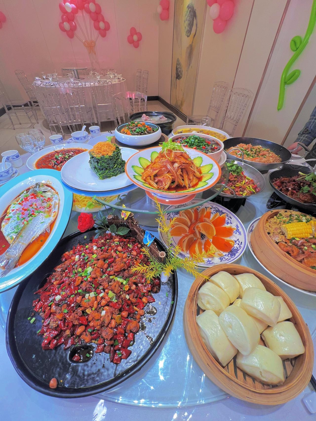 两江名居蔡家老家盛宴春节通用套餐，538就能安排10-12人餐，足足18道菜，刷