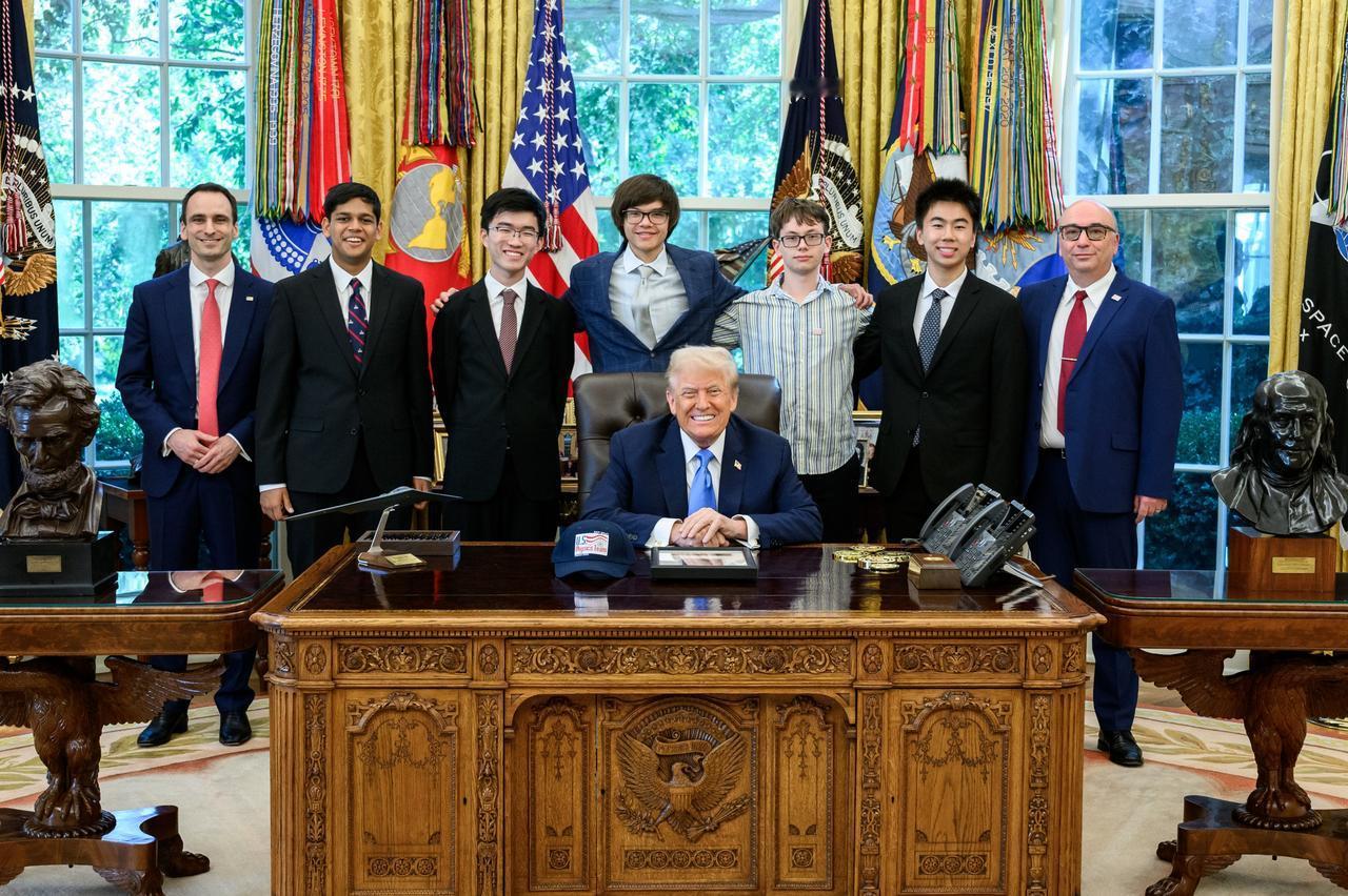 9月23日，特朗普在他的个人社交媒体上发了一篇短文，主要内容是他在白宫会见了今年