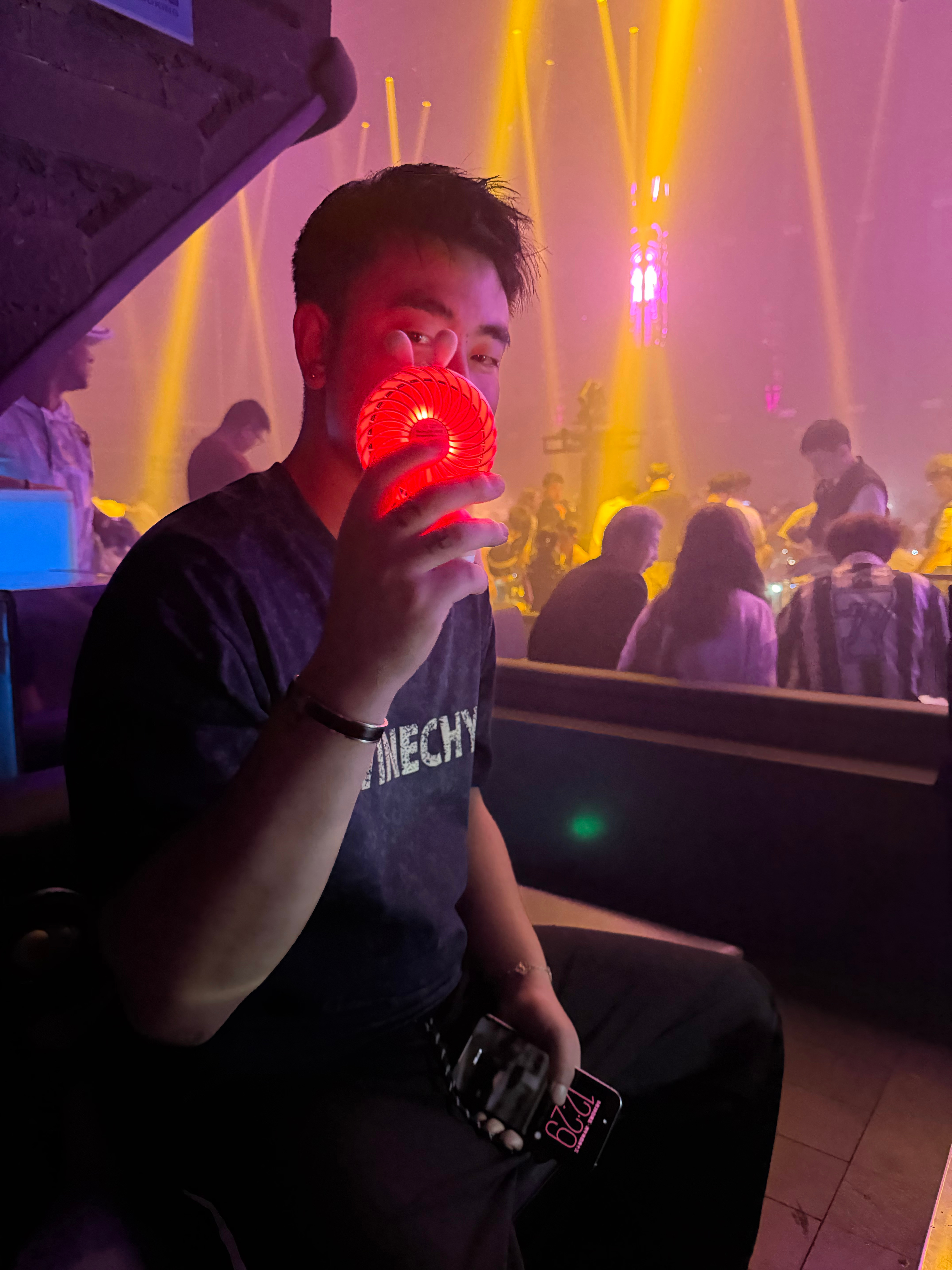 已经无人在意到穿睡衣出门 