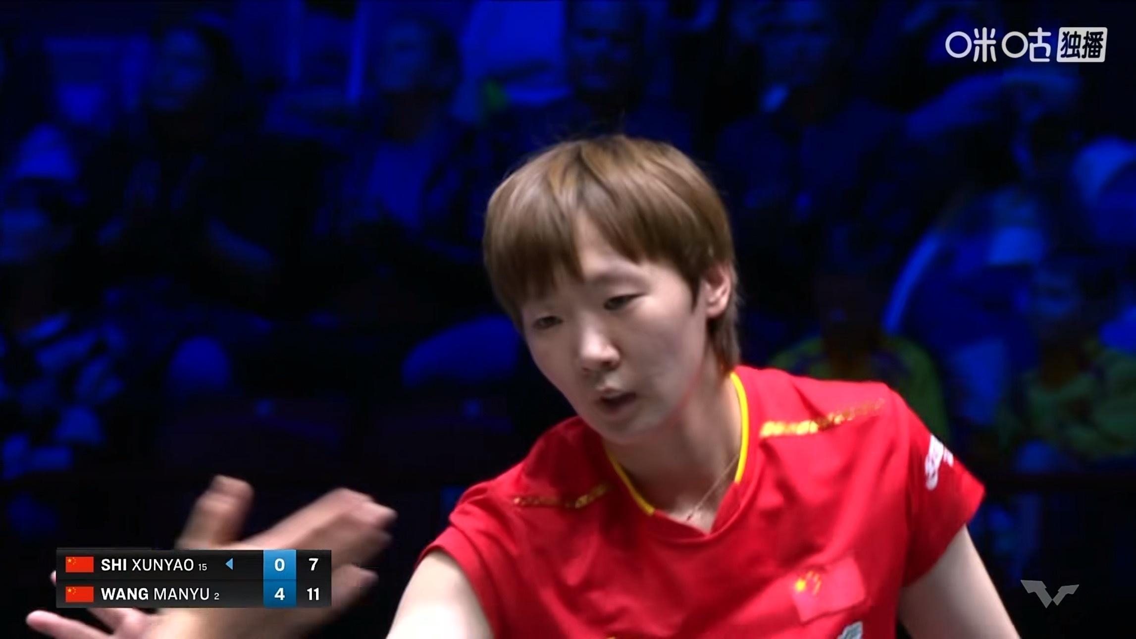 王曼昱4比0石洵瑶(11-7，12-10，11-3，11-7)晋级女单决赛石洵瑶