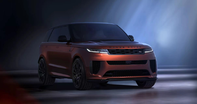 路虎揽胜运动版SV Carbon！ 车身采用了大量的碳纤维元素，包括标配的格栅、