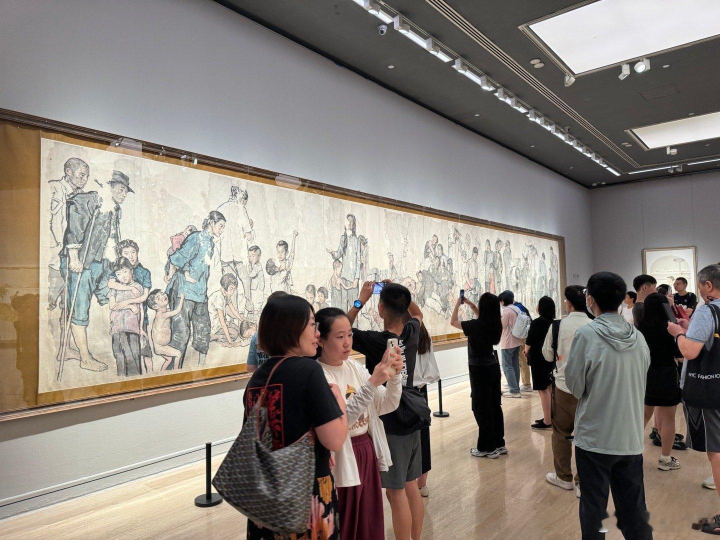 蒋兆和的《流民图》正在中国美术馆展出，冲呀#遇见艺术#  ​​​