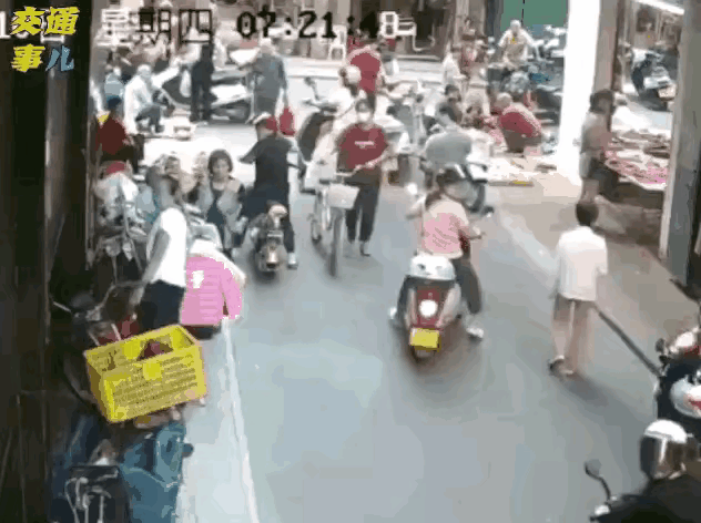 这脚估计是卡在油门上了