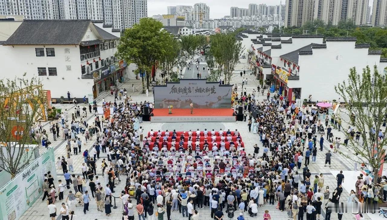 6月20日，合肥新站高新区磨店老街历经一年“微改造+精提升”后正式开街。现场游人