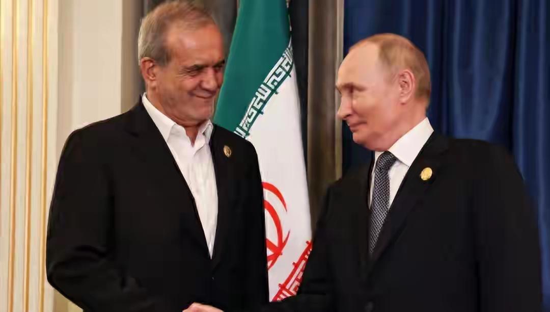 伊朗导弹真把“航母杀手”坐实了？特朗普急调第三艘，中东这盘棋更乱了

这年头国际