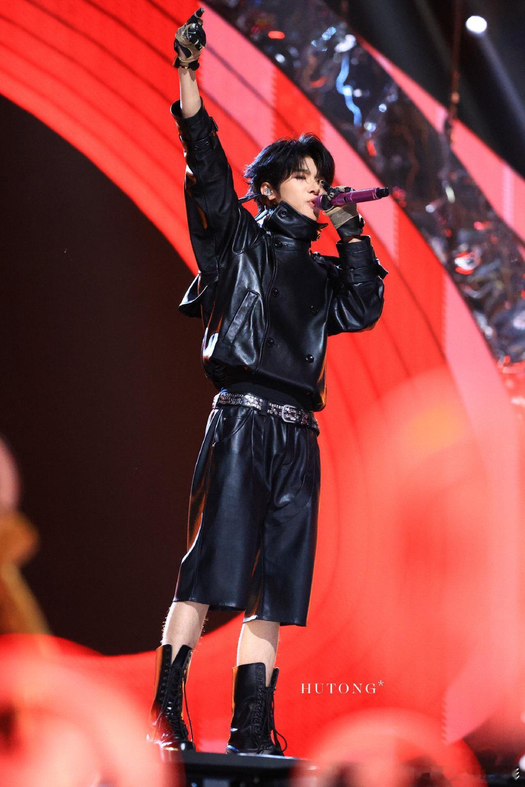 欧阳娜娜张峻豪合唱欧阳娜娜张峻豪合唱青春呐音乐缘计划2音乐盛典直播，欧阳娜娜张峻