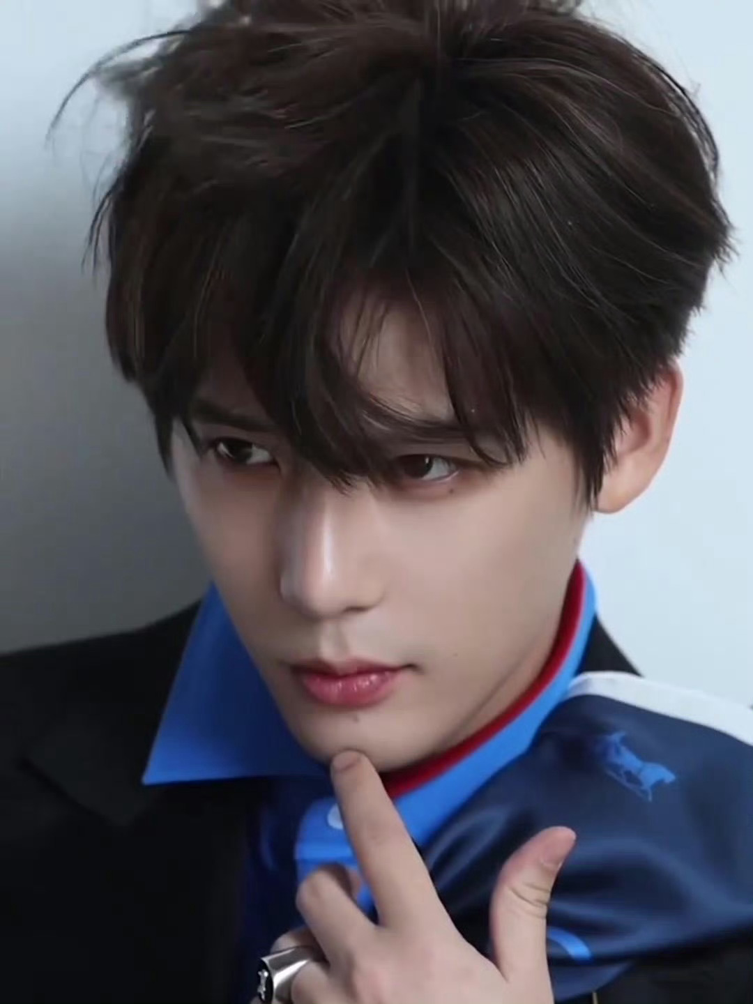 王安宇近日多次遭受深夜私生深夜跟车，围堵酒店，侵入私人住宅王安宇工作室发文：“ 