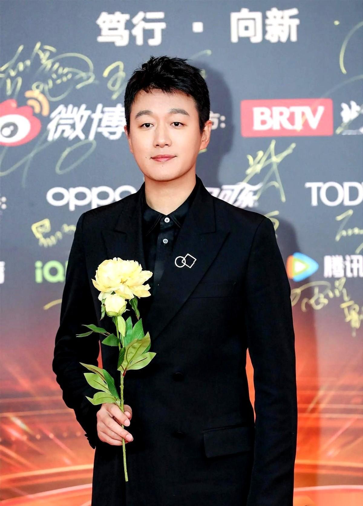 [太阳]很多人不知道，演员佟大为身上，有1000多个针孔。这不是特效，也不是拍戏