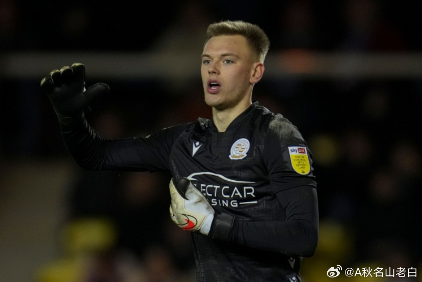 转会专家迪马济奥表示，利雅得胜利已经决定留住本托，而热那亚转而考虑引进不莱梅门将