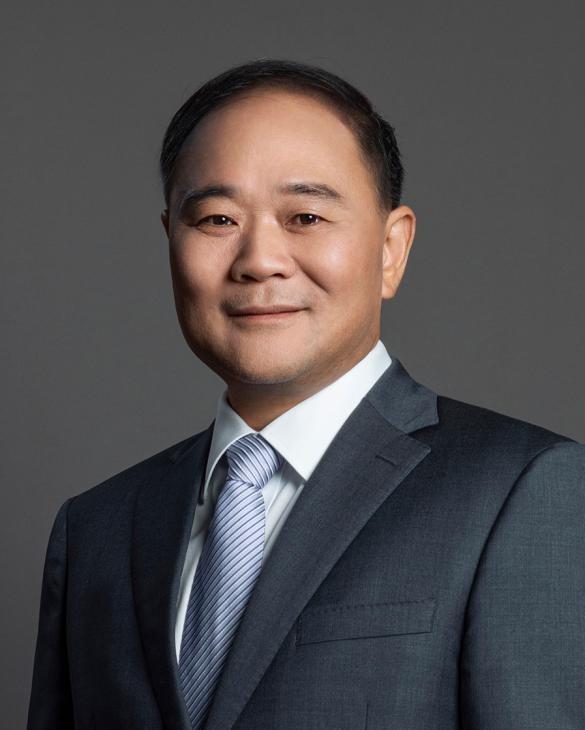 千亿车企“去创始人化”新尝试：李书福辞任吉利汽车主席，为职业团队让出决策中枢
8
