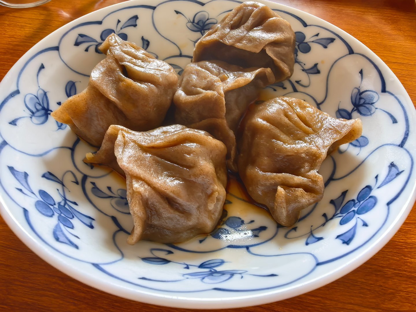 亲戚送来的荞麦包子，味道不错！竟然送了我100只