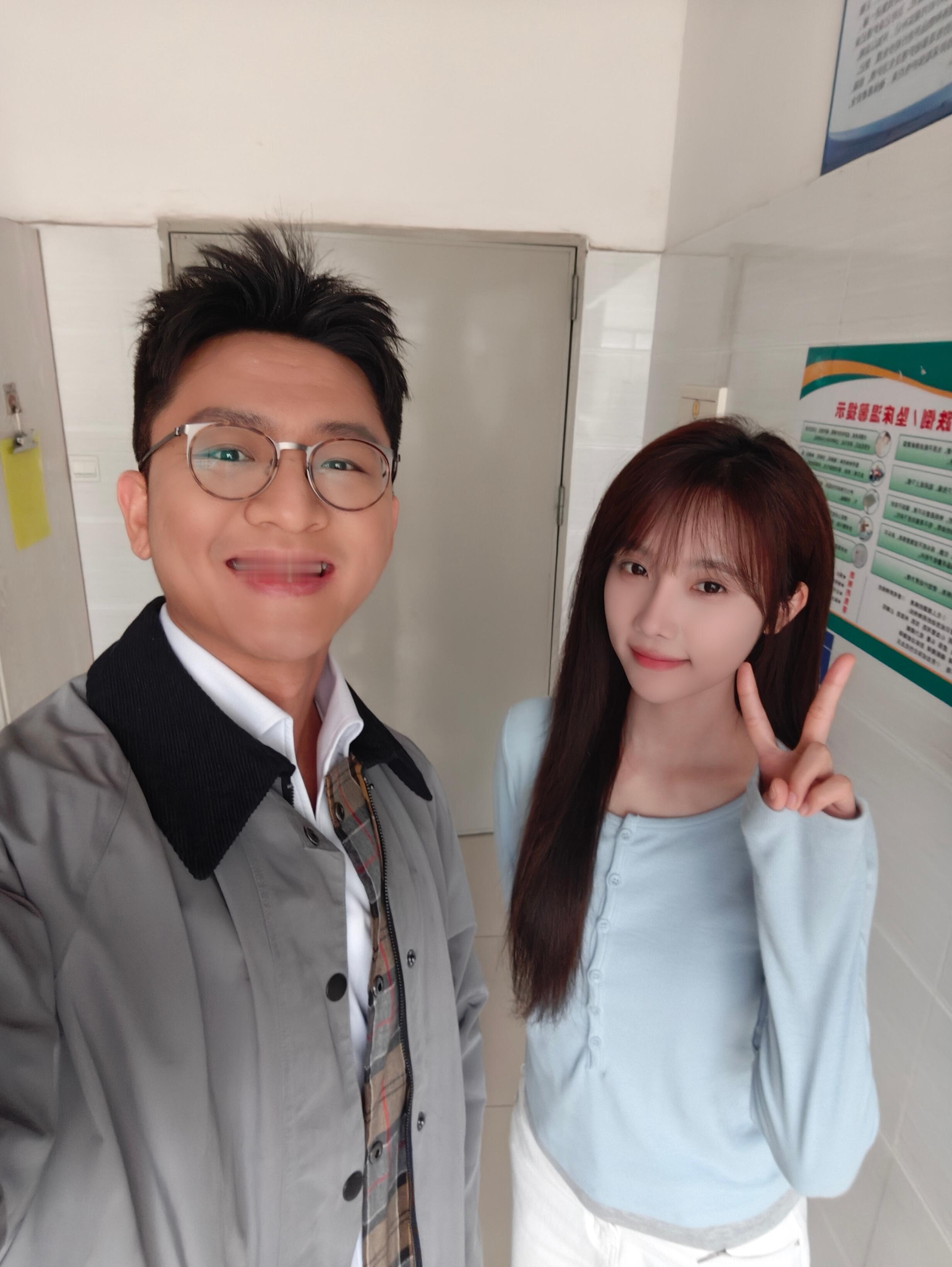 宋昕冉  🧡 宋昕冉黄皮树下 总台CCTV主播客串黄皮树下分享的黄小希，敬业从