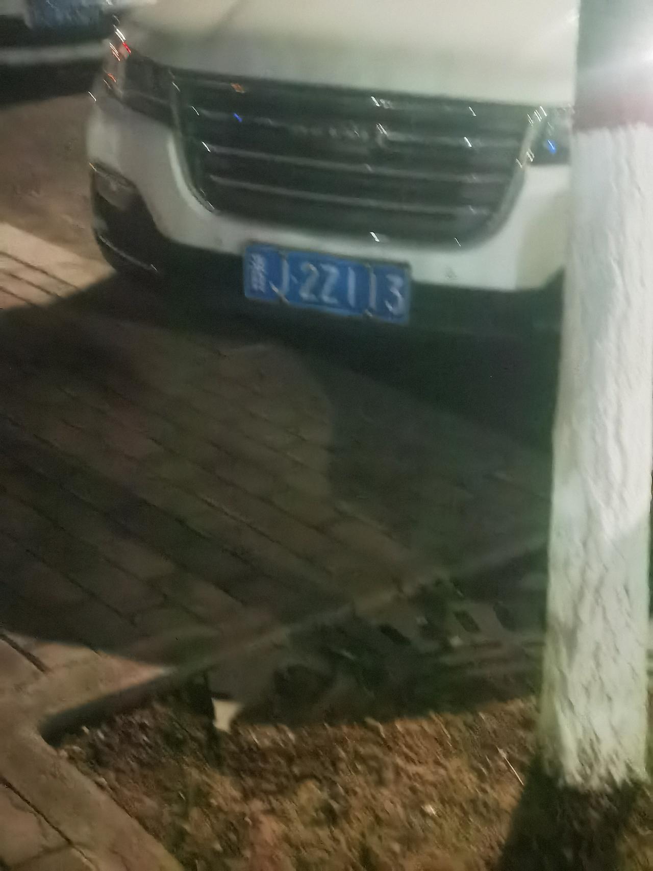 想做一件好事怎么这么难？
今天晚上走在路上看到一辆车，车窗户没关。我就想提醒车主
