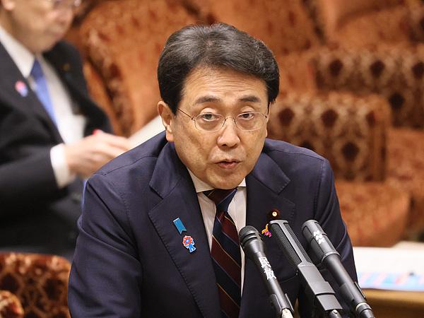 日本经济部长离开中国后，火速派人飞往俄罗斯，有件事东京很担心。
日本经济产业大臣