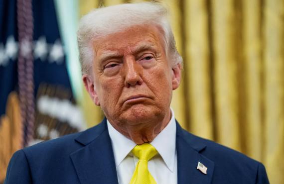 中国一纸禁令，直接把特朗普的“无本万利”变成了“亿万负债”！
 
特朗普以为控制