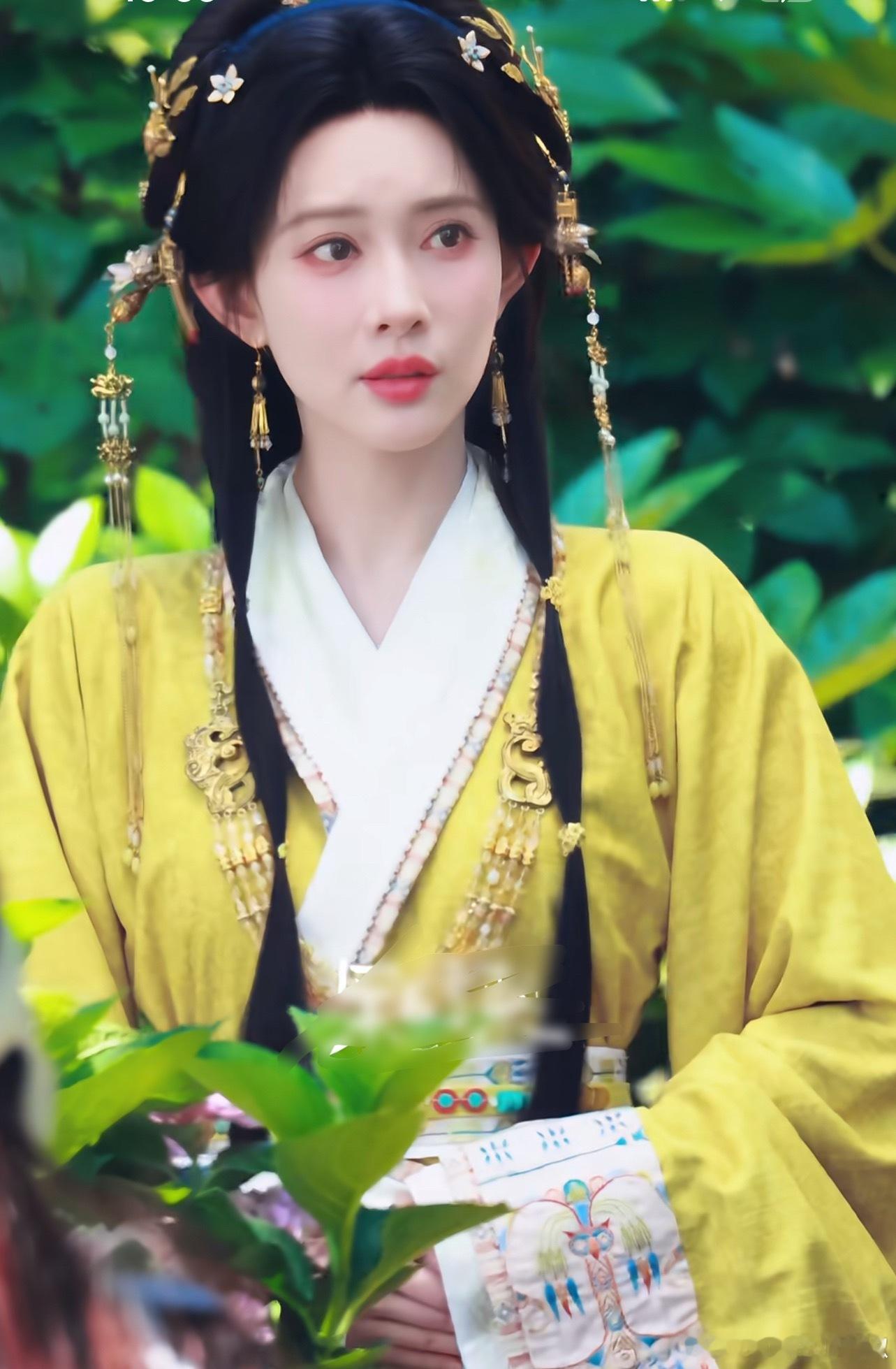 古偶少女造型，两边小辫子娇俏得不行，你喜欢谁的？ 