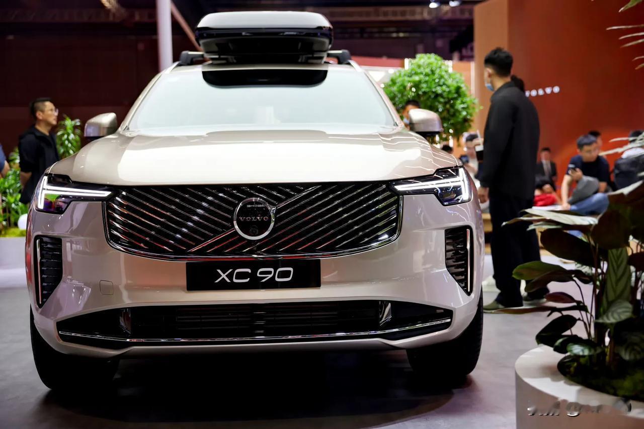 2025上海国际车展2025上海车展有惊喜！沃尔沃展台全新XC90大六座超惊艳，